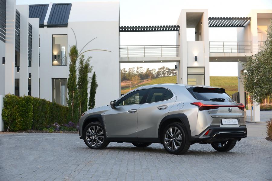  Lexus UX200 F-Sport 2019 года  (ZA) (фото 5 из 39)